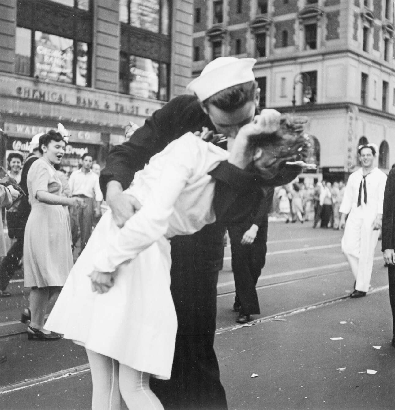 5 Victor Jorgensen Kissing the War Goodbye Times Square 14 08 1945 iFocus